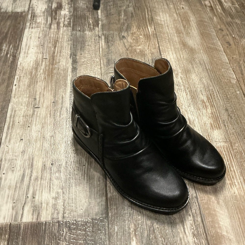Earth Black Ankle Booties with Buckle Detail Size 6 - Picture 6 of 12